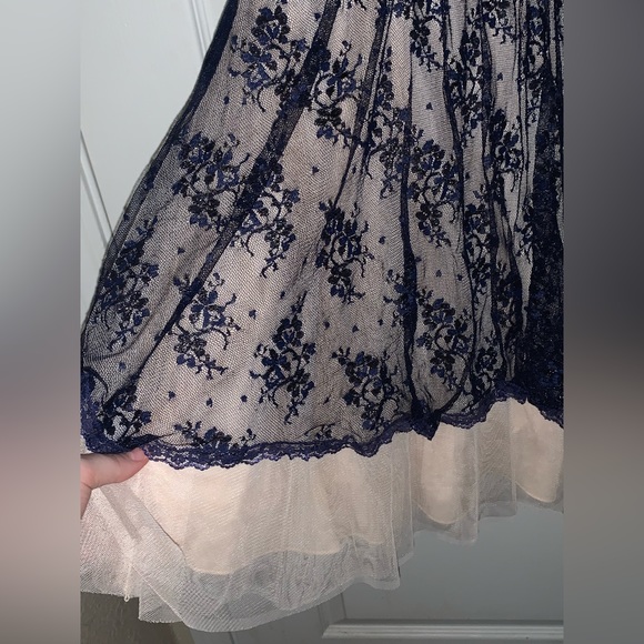 Windsor Navy and Nude Lace Dress - Size 7/8 - Picture 4 of 7